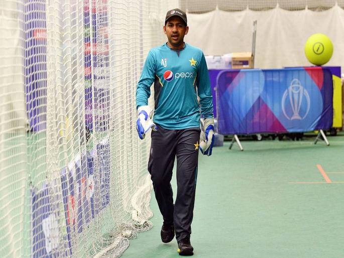 ICC World Cup 2019 : I don't think Pakistani people will do that, Sarfaraz Ahmed on Indian supporters booing Steve Smith | ICC World Cup 2019 : पाकिस्तानी क्रिकेट चाहते 'तसं' वागणार नाहीत, सर्फराज अहमदची भारतीय फॅन्सवर टीका