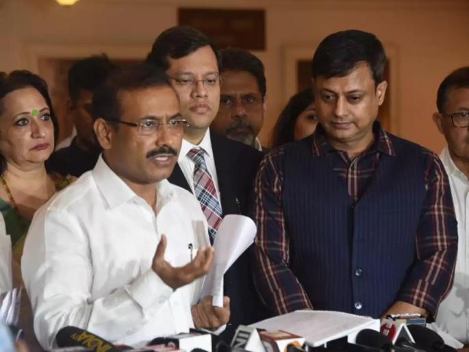 Notice to major hospitals in Mumbai | बेड रिकामे, रुग्ण वेटिंगवर; मुंबईतील बड्या रुग्णालयांना नोटीस Notice to major hospitals in Mumbai | बेड रिकामे, रुग्ण वेटिंगवर; मुंबईतील बड्या रुग्णालयांना नोटीस