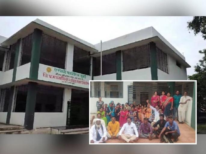 ZP school locked, classroom will not be allowed to open until the teacher is found; Decision of angry villagers | शाळेला कुलूप, शिक्षक मिळेपर्यंत उघडू देणार नाही वर्ग; संतप्त ग्रामस्थांचा निर्णय ZP school locked, classroom will not be allowed to open until the teacher is found; Decision of angry villagers | शाळेला कुलूप, शिक्षक मिळेपर्यंत उघडू देणार नाही वर्ग; संतप्त ग्रामस्थांचा निर्णय