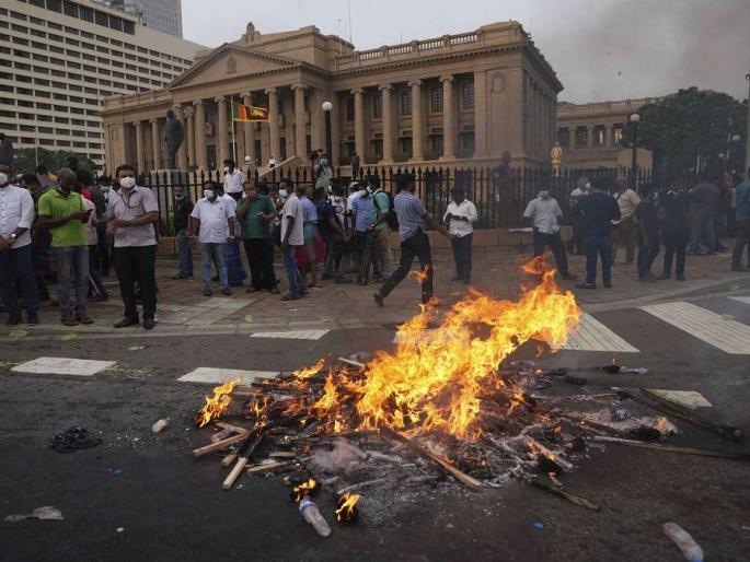 india situation like sri lanka before 30 years without gold india would have become lanka too | सोने नसते, तर भारताचीही ‘लंका’ झाली असती! india situation like sri lanka before 30 years without gold india would have become lanka too | सोने नसते, तर भारताचीही ‘लंका’ झाली असती!