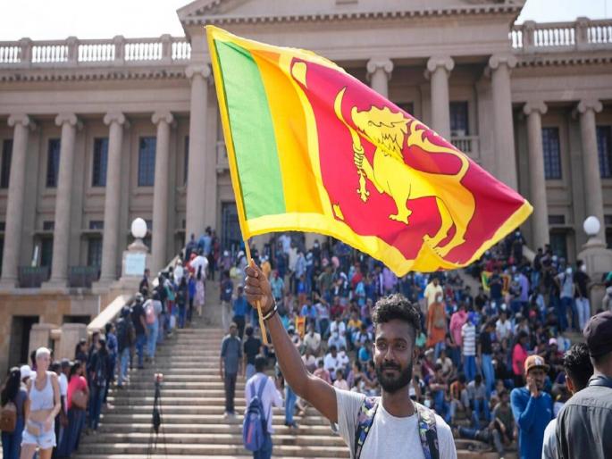 Sri Lanka crisis Live Updates PM declares state of emergency impose curfew after president flees | Sri Lanka Crisis : श्रीलंकेत आणीबाणी लागू, राष्ट्राध्यक्षांच्या पलायनामुळे संताप; अनेक ठिकाणी कर्फ्यू Sri Lanka crisis Live Updates PM declares state of emergency impose curfew after president flees | Sri Lanka Crisis : श्रीलंकेत आणीबाणी लागू, राष्ट्राध्यक्षांच्या पलायनामुळे संताप; अनेक ठिकाणी कर्फ्यू