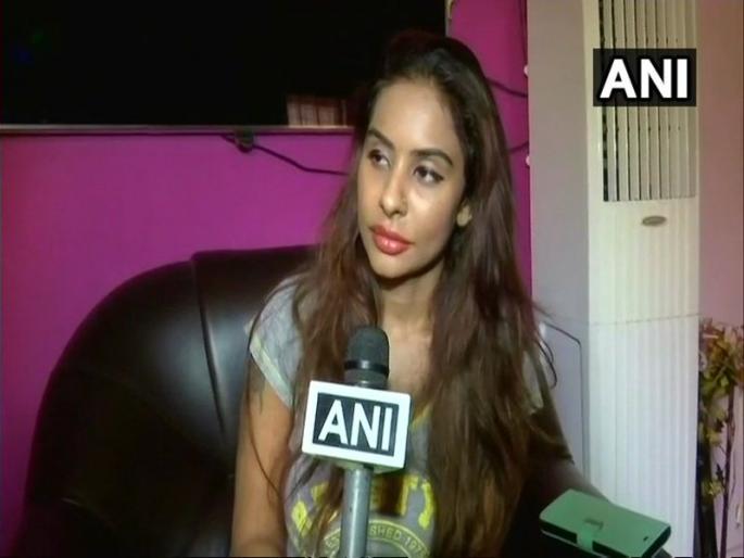Casting Couch: 'Saroj Khan gives advice to actors to become a slave of creators' | Casting Couch : 'अभिनेत्रींनी निर्मात्यांचे गुलाम बनून राहण्याचा सल्लाच सरोज खान देताहेत' Casting Couch: 'Saroj Khan gives advice to actors to become a slave of creators' | Casting Couch : 'अभिनेत्रींनी निर्मात्यांचे गुलाम बनून राहण्याचा सल्लाच सरोज खान देताहेत'