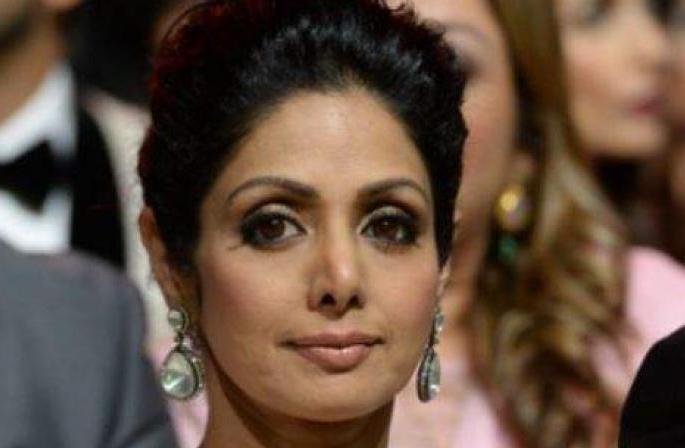 Sridevi Viral Videos : Sridevi making fun of Janhvi Kapoors hindi and dancing on sonam kapoors song | सोनमच्या लग्नाच्या धामधुमीत श्रीदेवींचे हे व्हिडीओ झालेत व्हायरल Sridevi Viral Videos : Sridevi making fun of Janhvi Kapoors hindi and dancing on sonam kapoors song | सोनमच्या लग्नाच्या धामधुमीत श्रीदेवींचे हे व्हिडीओ झालेत व्हायरल
