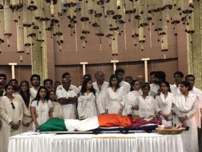 ... so as a tribute to Sridevi and police salute | ...म्हणून श्रीदेवी यांना तिरंग्याचा मान आणि पोलिसांची सलामी ... so as a tribute to Sridevi and police salute | ...म्हणून श्रीदेवी यांना तिरंग्याचा मान आणि पोलिसांची सलामी
