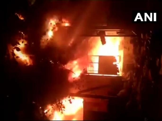 Fire breaks out in MSEDC power house at Savarkar Nagar in Thane | Video : ठाण्यातील MSEDC पॉवर हाऊसमध्ये भीषण आग, अग्निशमन दलाच्या गाड्या हजर Fire breaks out in MSEDC power house at Savarkar Nagar in Thane | Video : ठाण्यातील MSEDC पॉवर हाऊसमध्ये भीषण आग, अग्निशमन दलाच्या गाड्या हजर