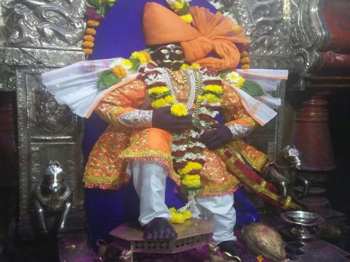 Chaitra Yatra of Sri Jotiba, King of Deccan, huge crowd of devotees on eve; Rituals from dawn | दख्खनचा राजा श्री जोतिबाची चैत्र यात्रा, पुर्वसंध्येला भाविकांची अलोट गर्दी; पहाटेपासून धार्मिक विधी Chaitra Yatra of Sri Jotiba, King of Deccan, huge crowd of devotees on eve; Rituals from dawn | दख्खनचा राजा श्री जोतिबाची चैत्र यात्रा, पुर्वसंध्येला भाविकांची अलोट गर्दी; पहाटेपासून धार्मिक विधी