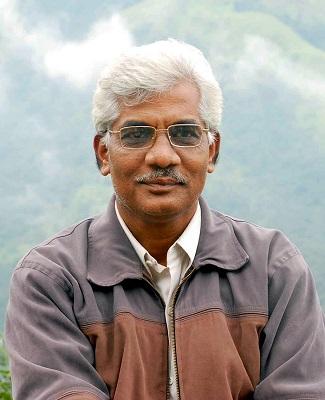 Kolhapur: Pvt. Dr. Yadav's Dr. Puri and Dr. Honor the Vartak Deemmittar Award | कोल्हापूर : प्रा. डॉ. यादव यांचा डॉ. पुरी आणि डॉ. वर्तक वनमित्र पुरस्काराने सन्मान