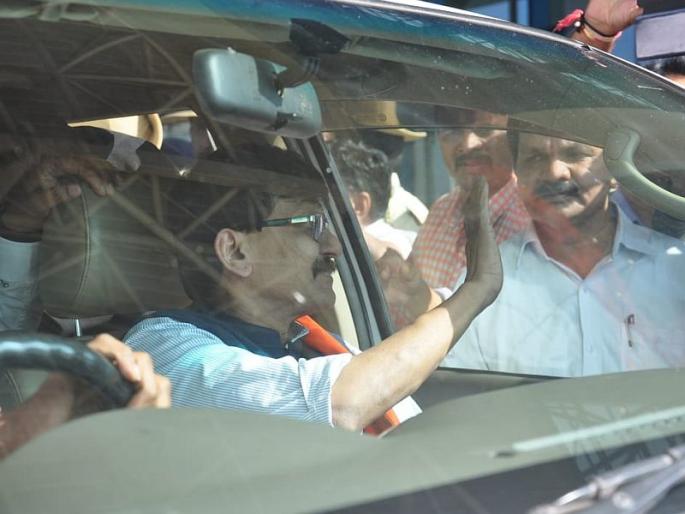 Shiv Sena leader Sanjay Raut to enter Belgaum in karnataka | शिवसेना नेते संजय राऊत बेळगावात दाखल, प्रकट मुलाखत होणार Shiv Sena leader Sanjay Raut to enter Belgaum in karnataka | शिवसेना नेते संजय राऊत बेळगावात दाखल, प्रकट मुलाखत होणार