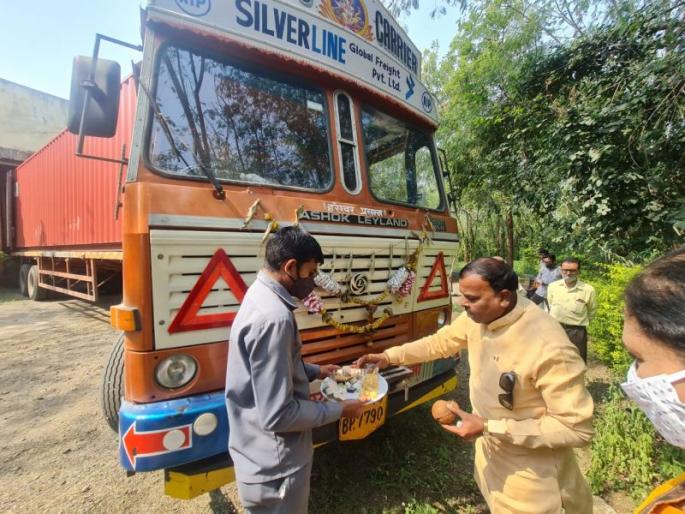 Container of Naik Sutagirani in Yavatmal district across the sea! | यवतमाळ जिल्ह्यातील नाईक सुतगिरणीचा कंटेनर सातासमुद्रापार!