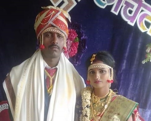 Husband commits suicide while his newly married wife is being cremated | नियतीचा क्रूर खेळ; रविवारी पत्नीचा मृतदेह सापडला, धक्का पचवू न शकलेल्या पतीने केली आत्महत्या Husband commits suicide while his newly married wife is being cremated | नियतीचा क्रूर खेळ; रविवारी पत्नीचा मृतदेह सापडला, धक्का पचवू न शकलेल्या पतीने केली आत्महत्या