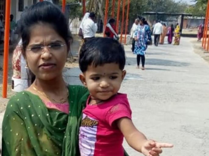 Married woman commits suicide with a kiss; Shocking incident in Yavatmal | विवाहितेची चिमुकलीसह आत्महत्या; यवतमाळमधील धक्कादायक घटना, परिसरात खळबळ Married woman commits suicide with a kiss; Shocking incident in Yavatmal | विवाहितेची चिमुकलीसह आत्महत्या; यवतमाळमधील धक्कादायक घटना, परिसरात खळबळ