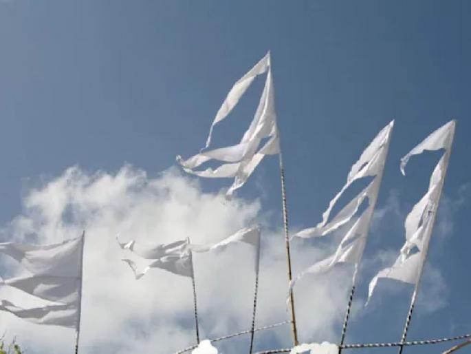 Coronavirus: Know About Why did people fly white flags on the house in in Malaysia? | Coronavirus: जाणून घ्या, कोरोनामुळे मलेशियात हाहाकार; लोकांनी घरावर सफेद झेंडे का फडकवले? Coronavirus: Know About Why did people fly white flags on the house in in Malaysia? | Coronavirus: जाणून घ्या, कोरोनामुळे मलेशियात हाहाकार; लोकांनी घरावर सफेद झेंडे का फडकवले?