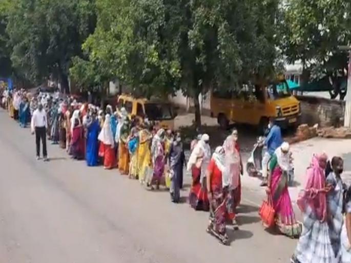 Umed contract employees march on district office; Statement of action committee of various demands | उमेद कंत्राटी कर्मचाऱ्यांचा जिल्हा कचेरीवर मोर्चा; विविध मागण्यांचे कृती समितीचे निवेदन Umed contract employees march on district office; Statement of action committee of various demands | उमेद कंत्राटी कर्मचाऱ्यांचा जिल्हा कचेरीवर मोर्चा; विविध मागण्यांचे कृती समितीचे निवेदन