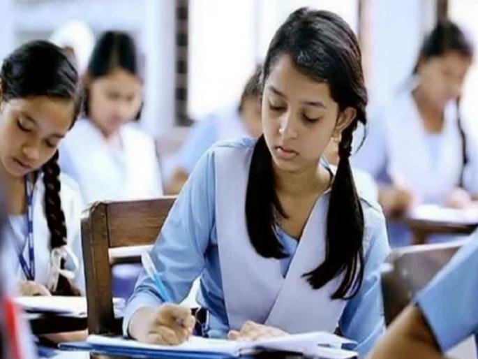 Online education has done away with writing Even giving 10 minutes extra to the students is not enough time | ऑनलाईन शिक्षणाने लिखाणाचा सराव सुटला; विद्यार्थ्यांना १० मिनिटे जादा देऊनही वेळ पुरेना Online education has done away with writing Even giving 10 minutes extra to the students is not enough time | ऑनलाईन शिक्षणाने लिखाणाचा सराव सुटला; विद्यार्थ्यांना १० मिनिटे जादा देऊनही वेळ पुरेना