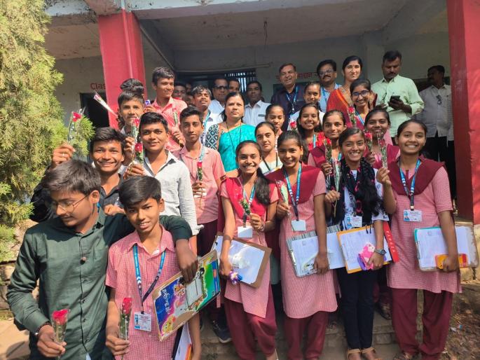 10th exam in copy free environment at 153 centers in Latur district | लातूर जिल्ह्यातील १५३ केंद्रावर दहावीची कॉपीमुक्त वातावरणात परीक्षा 10th exam in copy free environment at 153 centers in Latur district | लातूर जिल्ह्यातील १५३ केंद्रावर दहावीची कॉपीमुक्त वातावरणात परीक्षा