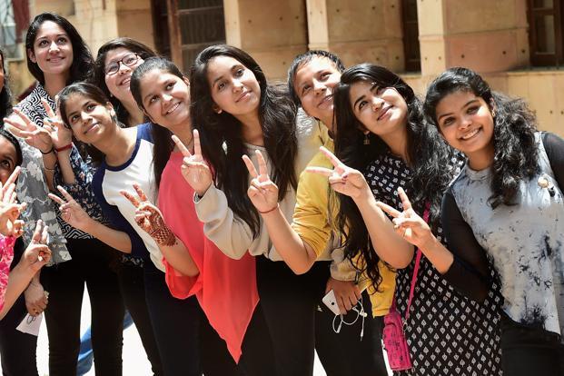 Solapur district's result this year is 92.83 percent; Hundreds of schools maintain the tradition of 100 percent | सोलापूर जिल्ह्याचा यंदाचा निकाल ९२.८३ टक्के; शेकडो शाळांनी जपली १०० टक्क्यांची परंपरा कायम Solapur district's result this year is 92.83 percent; Hundreds of schools maintain the tradition of 100 percent | सोलापूर जिल्ह्याचा यंदाचा निकाल ९२.८३ टक्के; शेकडो शाळांनी जपली १०० टक्क्यांची परंपरा कायम