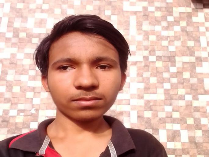 Amravati: No father, mother does housework and he does wages, Mangesh studying in municipal school scored 84 percent in class 10 | Amravati: वडील नाहीत, आई करते घरकाम अन् तो करतो मजुरी, मनपा शाळेत शिकणाऱ्या मंगेशने दहावीत घेतले ८४ टक्के गुण Amravati: No father, mother does housework and he does wages, Mangesh studying in municipal school scored 84 percent in class 10 | Amravati: वडील नाहीत, आई करते घरकाम अन् तो करतो मजुरी, मनपा शाळेत शिकणाऱ्या मंगेशने दहावीत घेतले ८४ टक्के गुण