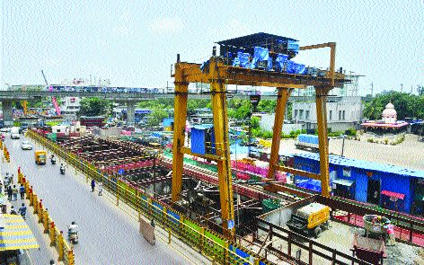 'Slow local' of development works; traffic jam in mumbai thane | विकासकामांची ‘स्लो लोकल’; मुंबई-ठाण्यात कोंडी कायम 'Slow local' of development works; traffic jam in mumbai thane | विकासकामांची ‘स्लो लोकल’; मुंबई-ठाण्यात कोंडी कायम