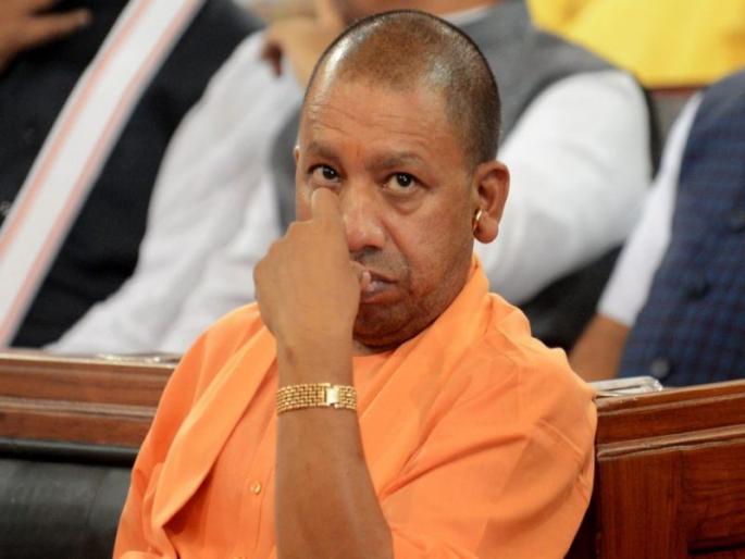 Hathras Gangrape: Hathras gang rape victim's family alleges Yogi government is trying to suppress truth | Hathras Gangrape: 'योगी सरकारकडून सत्य दडपण्याचा प्रयत्न, गावातील लोक आम्हाला मारुन टाकतील'; पीडित कुटुंबाची तक्रार Hathras Gangrape: Hathras gang rape victim's family alleges Yogi government is trying to suppress truth | Hathras Gangrape: 'योगी सरकारकडून सत्य दडपण्याचा प्रयत्न, गावातील लोक आम्हाला मारुन टाकतील'; पीडित कुटुंबाची तक्रार
