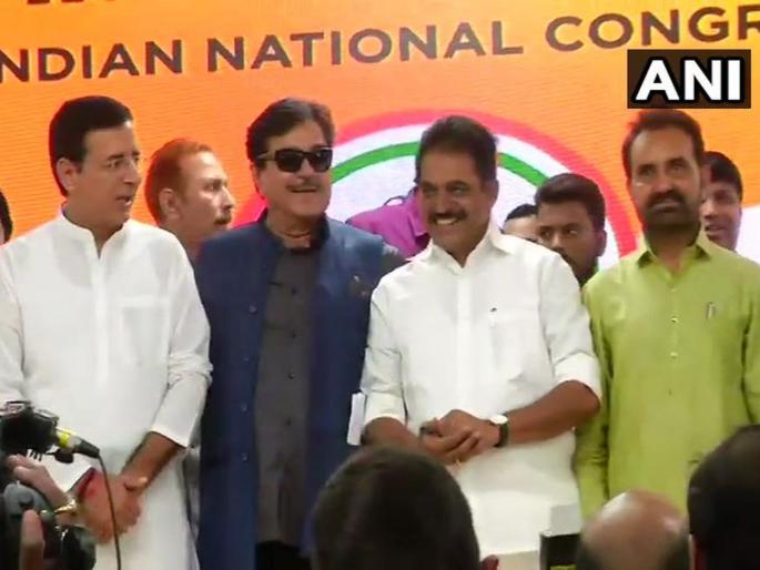 Veteran actor and BJP MP Shatrughan Sinha joins Congress | भाजपाला सोडचिठ्ठी देत शत्रुघ्न सिन्हा झाले काँग्रेसवासी Veteran actor and BJP MP Shatrughan Sinha joins Congress | भाजपाला सोडचिठ्ठी देत शत्रुघ्न सिन्हा झाले काँग्रेसवासी
