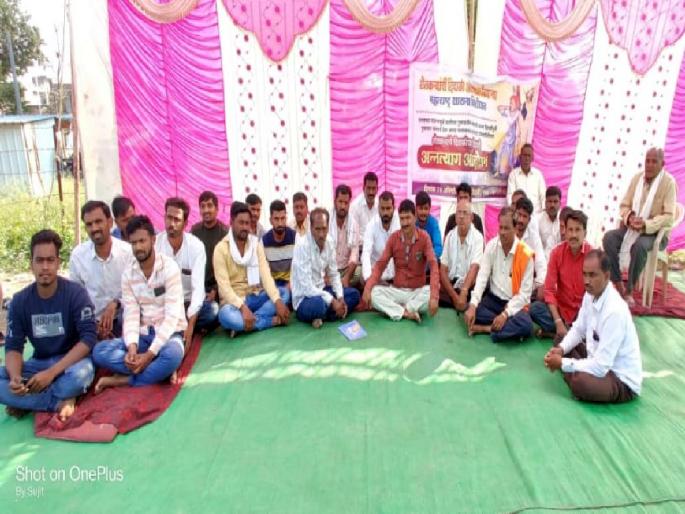 Farmers' hunger strike on diwali against the government due to non-compensation of crop loss | दिवाळीच्या दिवशी शेतकऱ्यांचे अन्नत्याग आंदोलन; नुकसानभरपाई न मिळाल्याने सरकारचा निषेध Farmers' hunger strike on diwali against the government due to non-compensation of crop loss | दिवाळीच्या दिवशी शेतकऱ्यांचे अन्नत्याग आंदोलन; नुकसानभरपाई न मिळाल्याने सरकारचा निषेध