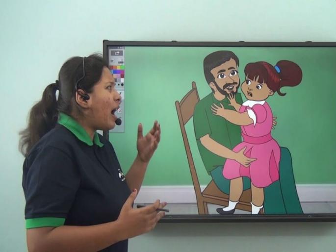 The touch made by the parents is different from the touch made by the wrong person | आई-बाबाने केलेला टच आणि चुकीच्या व्यक्तीने केलेला टच वेगळा; 'असं' ओळखा The touch made by the parents is different from the touch made by the wrong person | आई-बाबाने केलेला टच आणि चुकीच्या व्यक्तीने केलेला टच वेगळा; 'असं' ओळखा