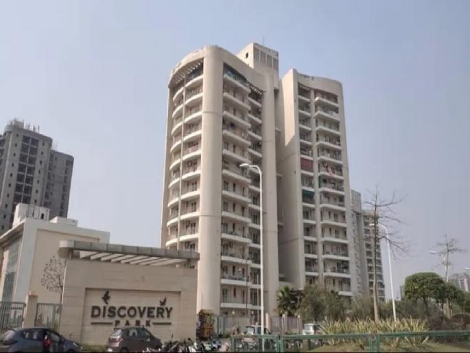 Student Commits Suicide By Jumping From 15th Floor In Faridabad Allegations Of Molestation | तुझ्या पोटी जन्म घेऊन धन्य झालो, पण...; सुसाइड नोट लिहून विद्यार्थ्यानं १५ व्या मजल्यावरुन घेतली उडी Student Commits Suicide By Jumping From 15th Floor In Faridabad Allegations Of Molestation | तुझ्या पोटी जन्म घेऊन धन्य झालो, पण...; सुसाइड नोट लिहून विद्यार्थ्यानं १५ व्या मजल्यावरुन घेतली उडी