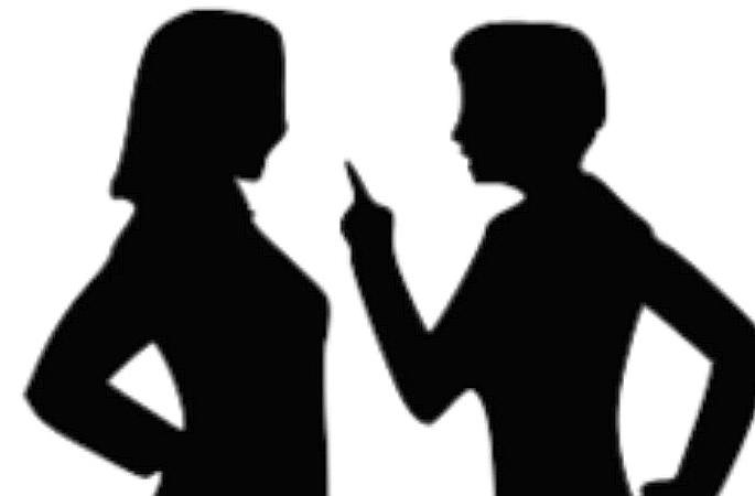 minor girl brutally beat another girl over love triangle | ... तुमचं आमचं सेम 'नसतं'; प्रेमाच्या त्रिकोणातून अल्पवयीन मुलींची ‘ताईगिरी’