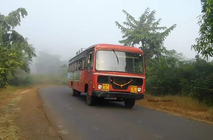 finally the st staff at work 250 st buses started from Pune division | ...अखेर कर्मचारी कामावर अन् लालपरी रस्त्यावर; पुणे विभागातून २५० बस सुरु