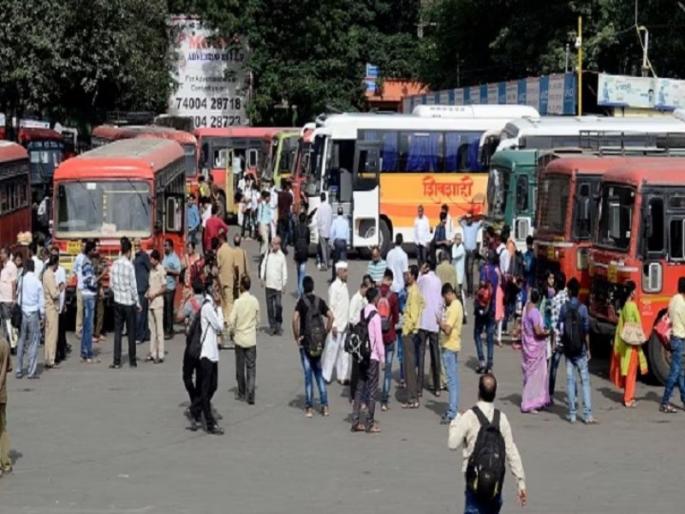 ST is full Passengers have to wait extorting money from private vehicles | एसटी होतायेत फुल्ल; प्रवाशांना राहावं लागतंय ताटकळत, खासगी वाहनांकडून पैसे उकळणे सुरु ST is full Passengers have to wait extorting money from private vehicles | एसटी होतायेत फुल्ल; प्रवाशांना राहावं लागतंय ताटकळत, खासगी वाहनांकडून पैसे उकळणे सुरु