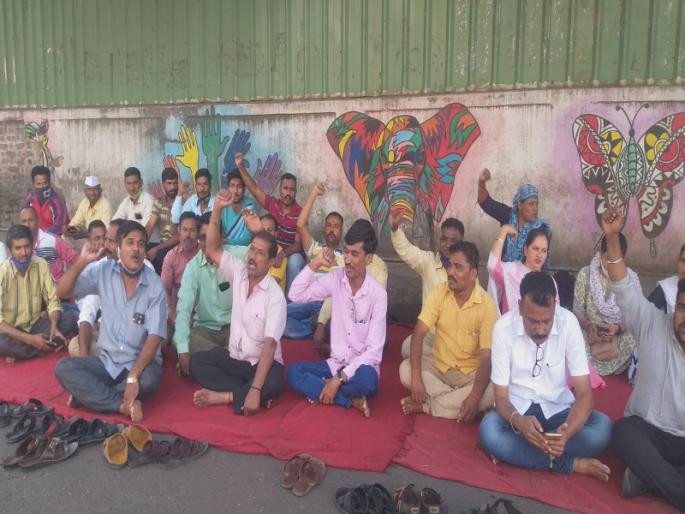 Break to ST in Pune 3 more depots including Swargate Shivajinagar closed | ST Strike: पुण्यात एसटीला 'ब्रेक'; स्वारगेट, शिवाजीनगरसह आणखी ३ डेपो बंद