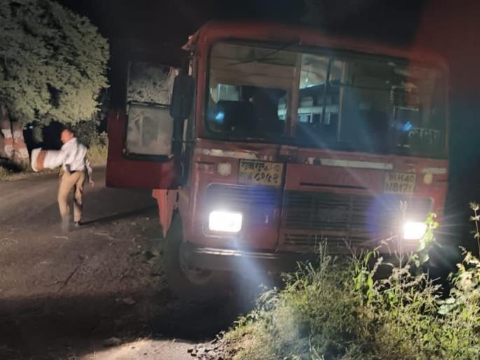 ST bus accident at Rajur ghat, four persons slightly injured, major disaster averted | मोठा अनर्थ टळला! राजूर घाटात एसटी बसला अपघात, चार जण किरकोळ जखमी ST bus accident at Rajur ghat, four persons slightly injured, major disaster averted | मोठा अनर्थ टळला! राजूर घाटात एसटी बसला अपघात, चार जण किरकोळ जखमी