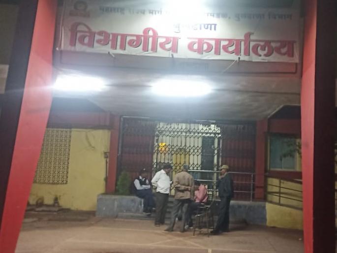 Arrears of Pensioners, Divisional Office Seal of ST buldhana | सेवानिवृत्तांची देणी थकवली, एसटीचे बुलढाणा विभागीय कार्यालय सील Arrears of Pensioners, Divisional Office Seal of ST buldhana | सेवानिवृत्तांची देणी थकवली, एसटीचे बुलढाणा विभागीय कार्यालय सील