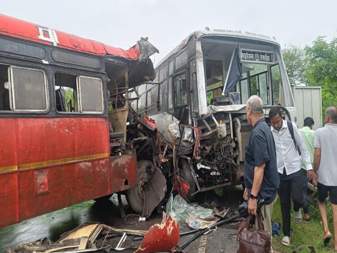 Big News ST bus collides with each other in fatal accident 18 to 20 passengers injured | मोठी बातमी: एसटी बस एकमेकांवर आदळून भीषण अपघात; १८ ते २० प्रवासी जखमी, २ गंभीर Big News ST bus collides with each other in fatal accident 18 to 20 passengers injured | मोठी बातमी: एसटी बस एकमेकांवर आदळून भीषण अपघात; १८ ते २० प्रवासी जखमी, २ गंभीर