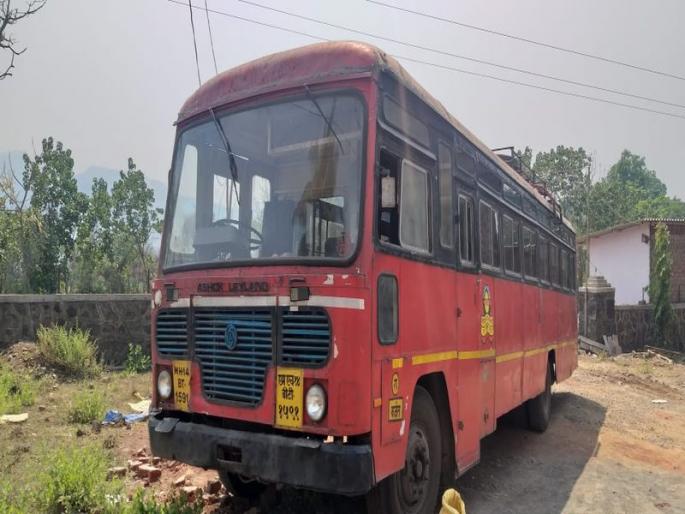 Bomb similar objects found on the bus; Filed a complaint in the chemical police station | बसमध्ये आढळली बॉम्ब सदृश्य वस्तू; रसायनी पोलीस ठाण्यात गुन्हा दाखल