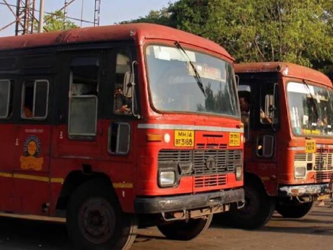 Karnataka free bus travel scheme hits Maharashtra STs | कर्नाटकच्या मोफत बस प्रवास योजनेच‍ा महाराष्ट्रातील एसटीला फटका