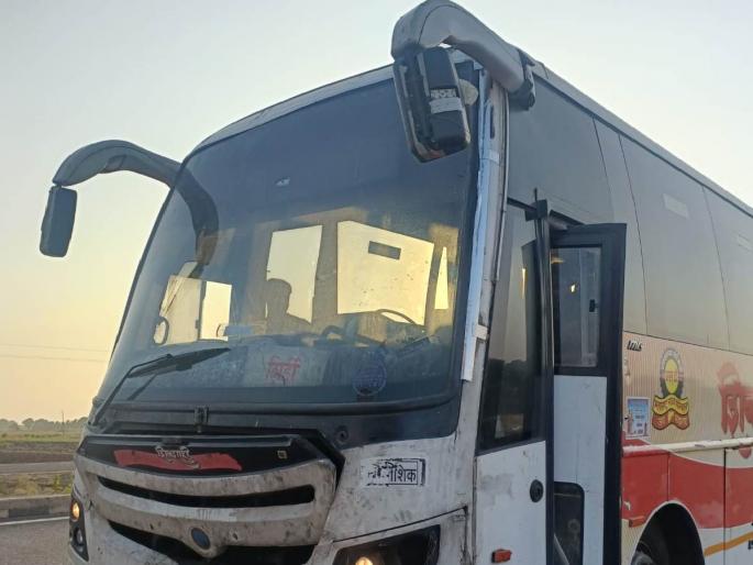 Nashik Driver end life by hanging himself in faulty Shivshahi bus | धक्कादायक! नादुरुस्त शिवशाही बस मध्ये चालकाची गळफास घेऊन आत्महत्या Nashik Driver end life by hanging himself in faulty Shivshahi bus | धक्कादायक! नादुरुस्त शिवशाही बस मध्ये चालकाची गळफास घेऊन आत्महत्या