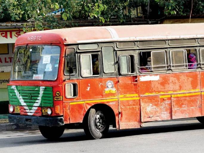 In the face of holidays, the red of the red rose has gone, the business has slowed down | सुट्ट्यांच्या तोंडावर लालपरीची गेली लाली, कारभार मंदावला In the face of holidays, the red of the red rose has gone, the business has slowed down | सुट्ट्यांच्या तोंडावर लालपरीची गेली लाली, कारभार मंदावला