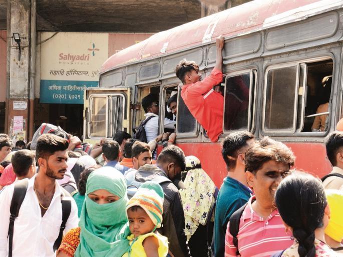 From Aurangabad to Pune, the 'ST Bus' is preferred, the rush of passengers is also 'Lay Bhari'! | औरंगाबादहून पुण्यासाठी ‘लाल परी’च भारी, प्रवाशांची गर्दीही ‘लय भारी’!