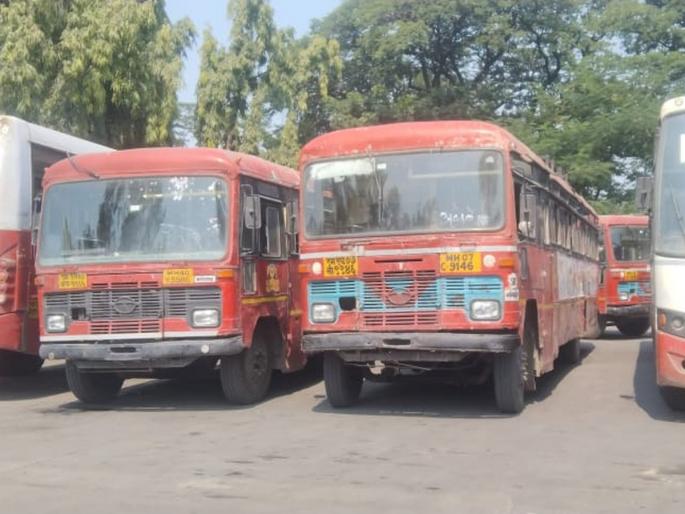 All other trips from Sangamner bus station except rural ones are cancelled | संगमनेर बसस्थानकातून ग्रामीण वगळता इतर सर्वच फेऱ्या रद्द All other trips from Sangamner bus station except rural ones are cancelled | संगमनेर बसस्थानकातून ग्रामीण वगळता इतर सर्वच फेऱ्या रद्द