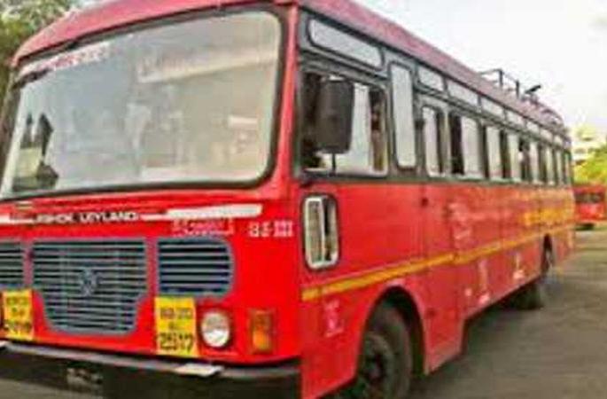 Student passes rejected by the bus conductor; Asked for smart card forced to take ticket | वाहकाने नाकारल्या विद्यार्थी पासेस; स्मार्ट कार्डची मागणी करीत तिकीट घेण्यास भाग पाडले  Student passes rejected by the bus conductor; Asked for smart card forced to take ticket | वाहकाने नाकारल्या विद्यार्थी पासेस; स्मार्ट कार्डची मागणी करीत तिकीट घेण्यास भाग पाडले