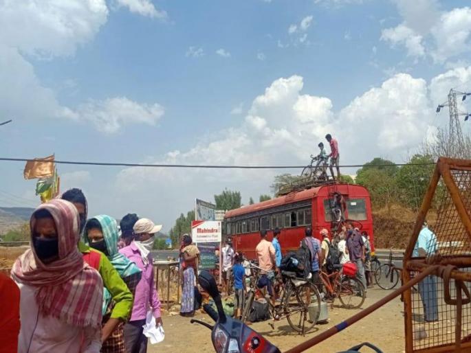 79 buses still carrying laborers from Nashik | नाशिकमधून अद्याप ७९ बसेस मजूरांना घेऊन रवाना 79 buses still carrying laborers from Nashik | नाशिकमधून अद्याप ७९ बसेस मजूरांना घेऊन रवाना