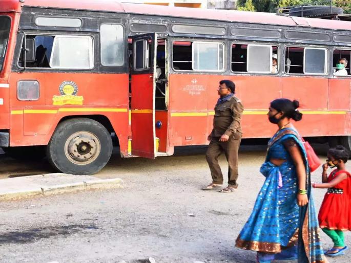 A bearer of ST does not see a pink note 2000 rs in a month; Not a single note of two thousand rupees was found with the passengers | महिनाभरात एसटीच्या वाहकाला गुलाबी नोटेचे दर्शनच नाही; प्रवाशांकडे दोन हजार रुपयांची नोटच दिसेना A bearer of ST does not see a pink note 2000 rs in a month; Not a single note of two thousand rupees was found with the passengers | महिनाभरात एसटीच्या वाहकाला गुलाबी नोटेचे दर्शनच नाही; प्रवाशांकडे दोन हजार रुपयांची नोटच दिसेना