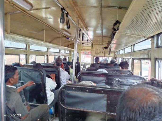 No masks, no social distance; Wearing a carrier mask but without a driver! | ना मास्क, ना सोशल डिस्टन्सिंग; वाहक मास्क घालून तर चालक विनामास्क! No masks, no social distance; Wearing a carrier mask but without a driver! | ना मास्क, ना सोशल डिस्टन्सिंग; वाहक मास्क घालून तर चालक विनामास्क!