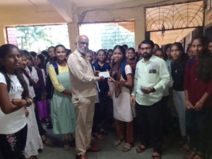 ST corporation school door! Distribution of free ST bus passes to schools and colleges in Thane district | एसटी महामंडळ शाळेच्या दारी! ठाणे जिल्ह्यातील शाळा आणि महाविद्यालयात मोफत एसटी बस पासचे वितरण ST corporation school door! Distribution of free ST bus passes to schools and colleges in Thane district | एसटी महामंडळ शाळेच्या दारी! ठाणे जिल्ह्यातील शाळा आणि महाविद्यालयात मोफत एसटी बस पासचे वितरण