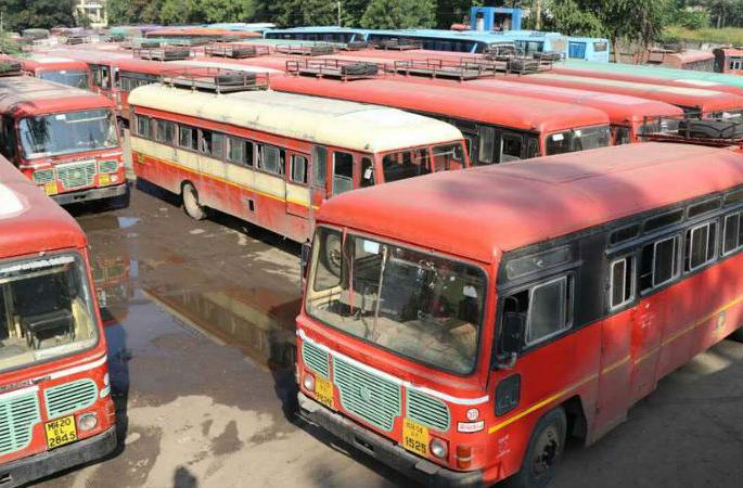 Maratha reservation; 100 percent response to Solapur bandh, stop bus, ST, private transport service | मराठा आरक्षण;  सोलापूर बंदला १०० टक्के प्रतिसाद, बस, एसटी, खासगी वाहतुक सेवा बंद