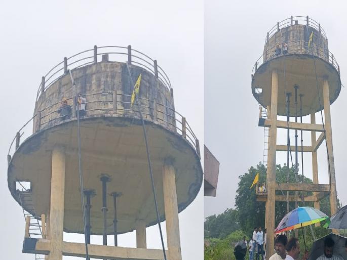 Jalana: Give reservation to Dhangar community in ST; Sholay style movement of three from Jamkhed | Jalana: धनगर समाजास एसटीमधून आरक्षण द्या; जामखेडच्या तिघांचे शोले स्टाइल आंदोलन Jalana: Give reservation to Dhangar community in ST; Sholay style movement of three from Jamkhed | Jalana: धनगर समाजास एसटीमधून आरक्षण द्या; जामखेडच्या तिघांचे शोले स्टाइल आंदोलन