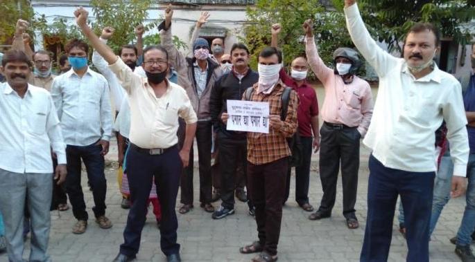 ST workers' union protested for wages | वेतनासाठी एसटी कामगार संघटनेने केला आक्रोश