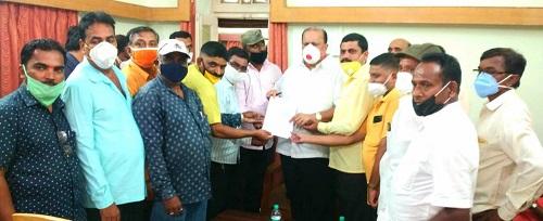 Demand to run by ST government, Sakade to Labor Minister | एस.टी.शासनातर्फे चालविण्याची मागणी,कामगारमंत्र्यांना साकडे Demand to run by ST government, Sakade to Labor Minister | एस.टी.शासनातर्फे चालविण्याची मागणी,कामगारमंत्र्यांना साकडे