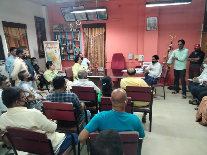 Verbal confrontation between ST workers unions at Kankavali! | कणकवली येथे एसटी कामगार संघटनांमध्ये शाब्दिक बाचाबाची ! Verbal confrontation between ST workers unions at Kankavali! | कणकवली येथे एसटी कामगार संघटनांमध्ये शाब्दिक बाचाबाची !